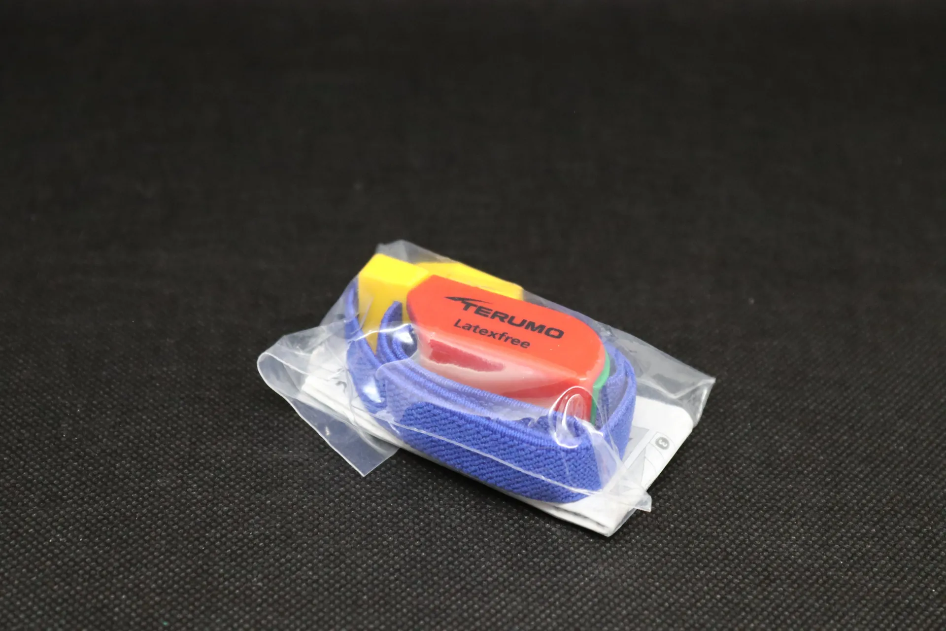 [66940] Garrot jugulaire Terumo nylon modèle fin pour petits animaux