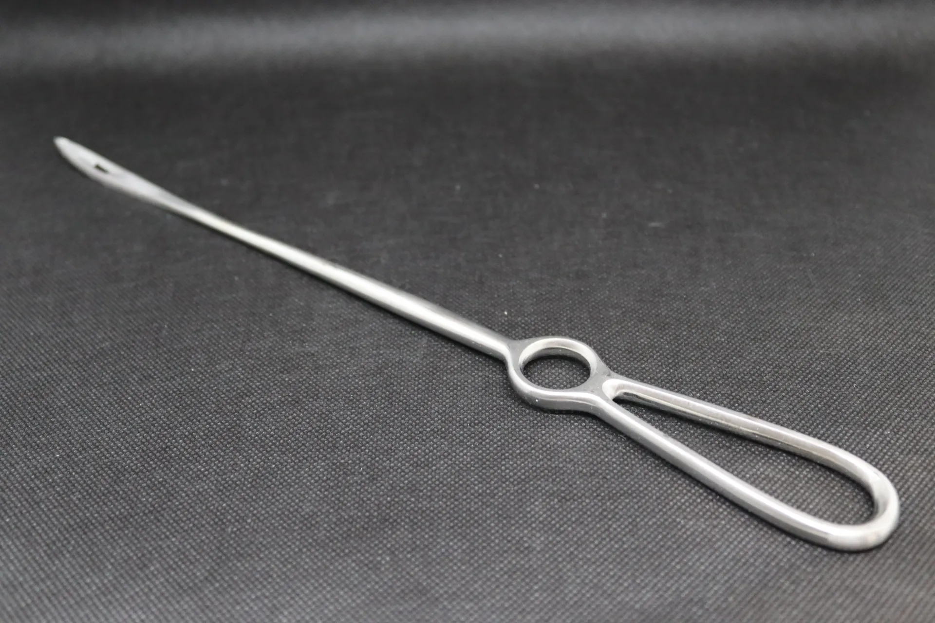 Aiguille de Bühner AESCULAP inox pour les bovins