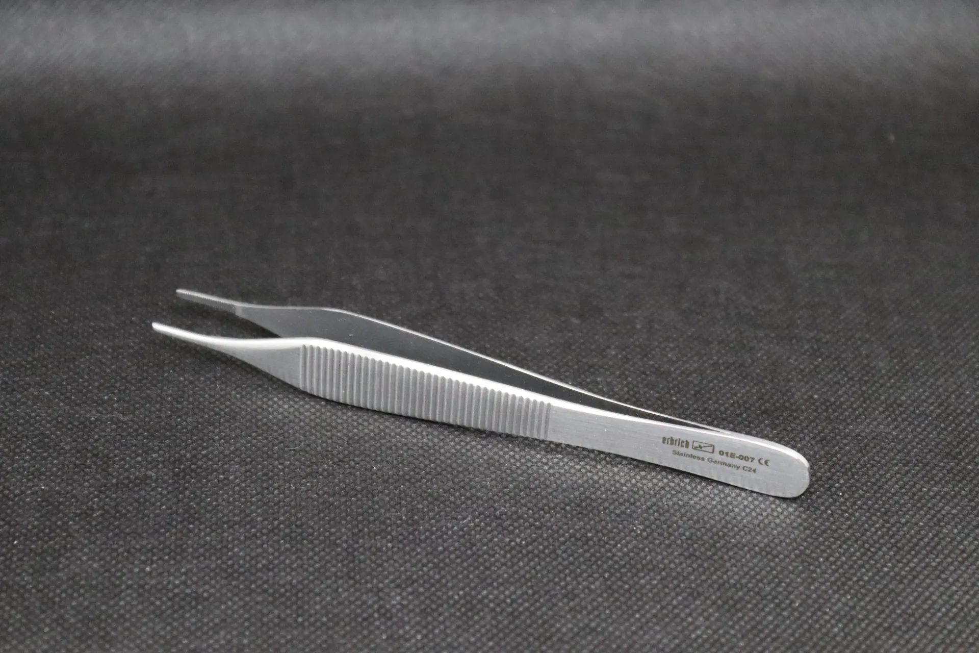 [01E-007] Pince chirurgicale ADSON Erbrich extra-fine sans micro-griffe inox qualité supér.