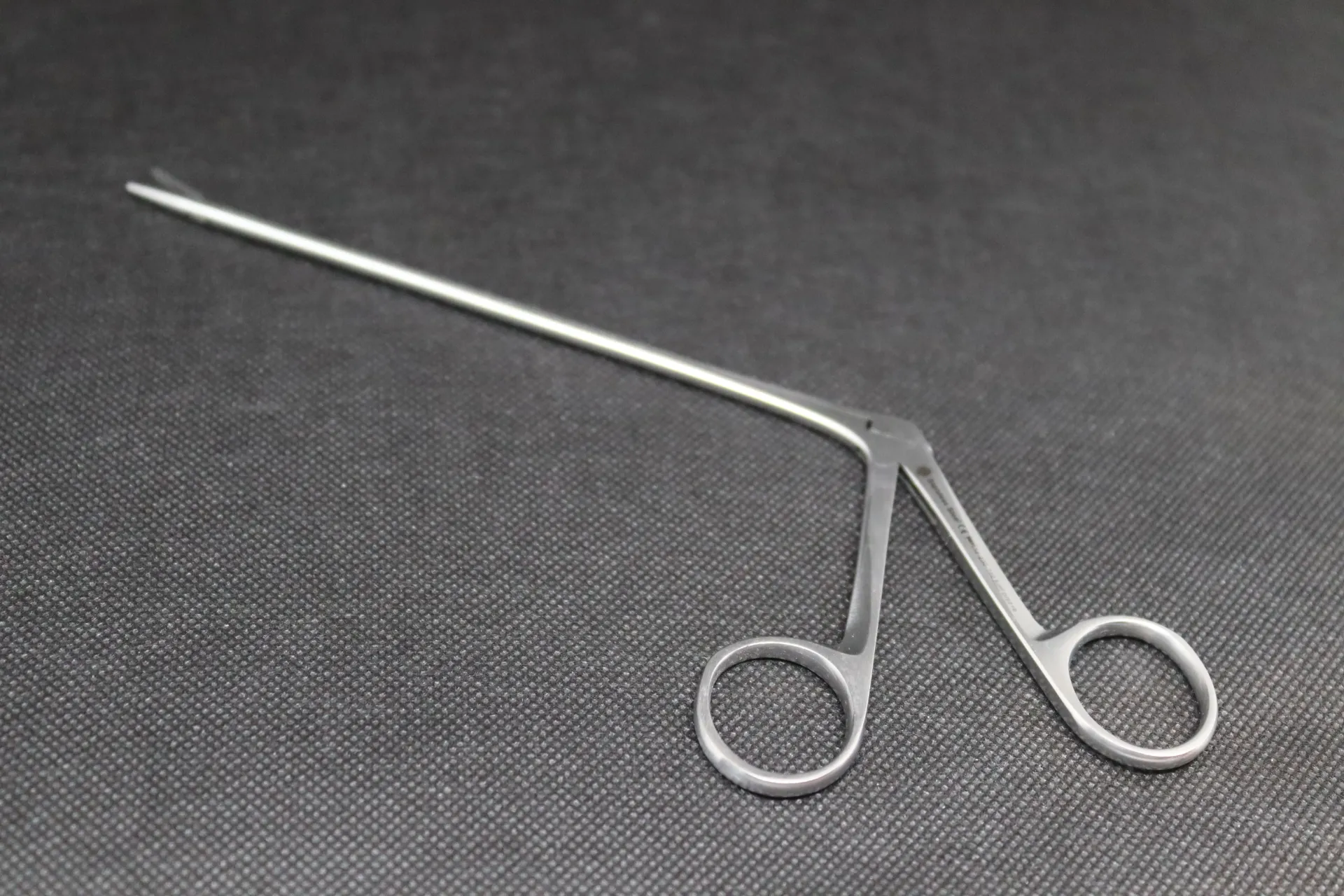 [OF 411] Pince chirurgicale de Hartman Aesculap pour les corps étrangers long mod. inox