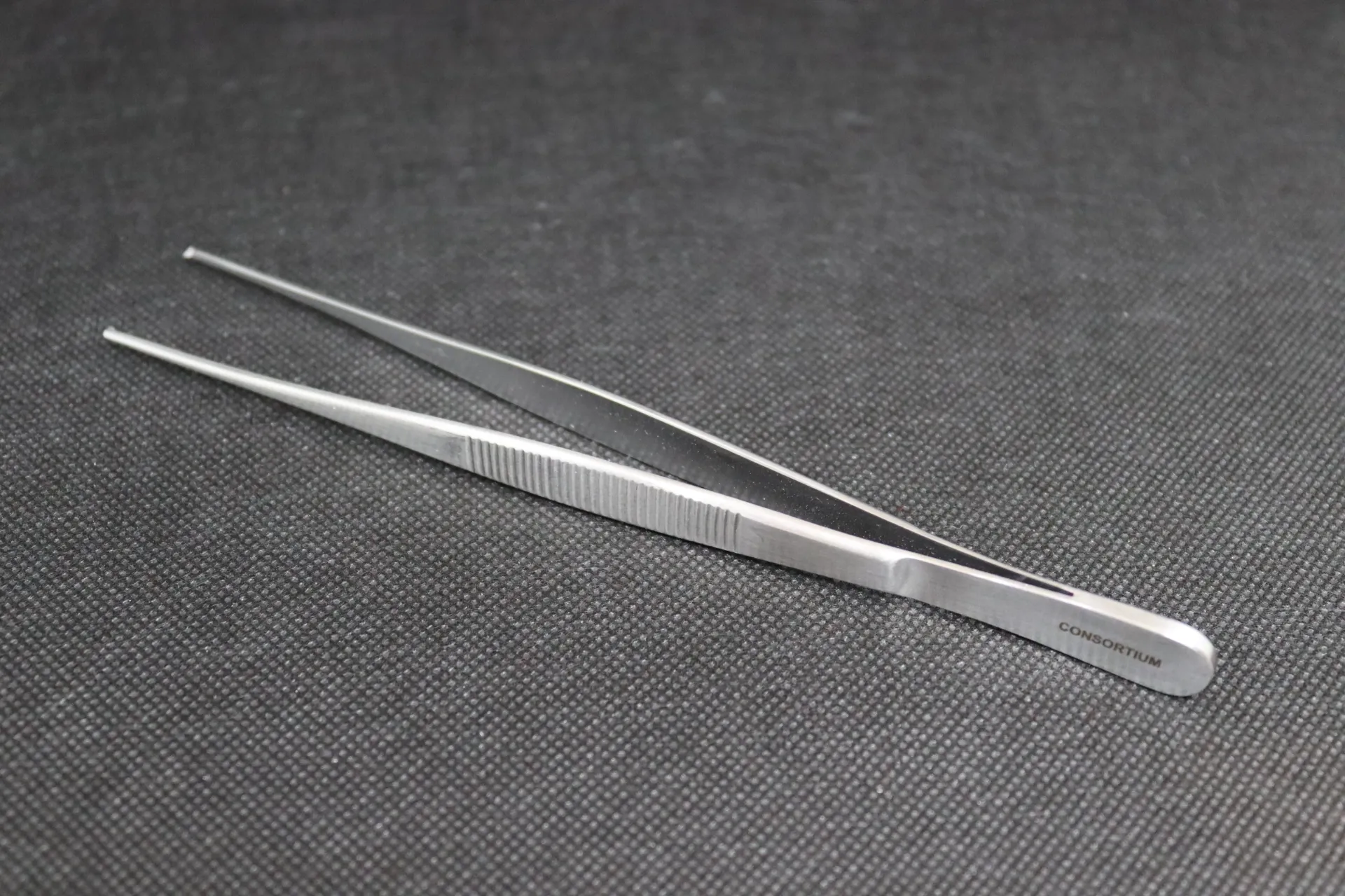 [23E028] Pince chirurgicale extra-fine Debackey Erbrich non traumatisante 160 mm inox qualité supér.