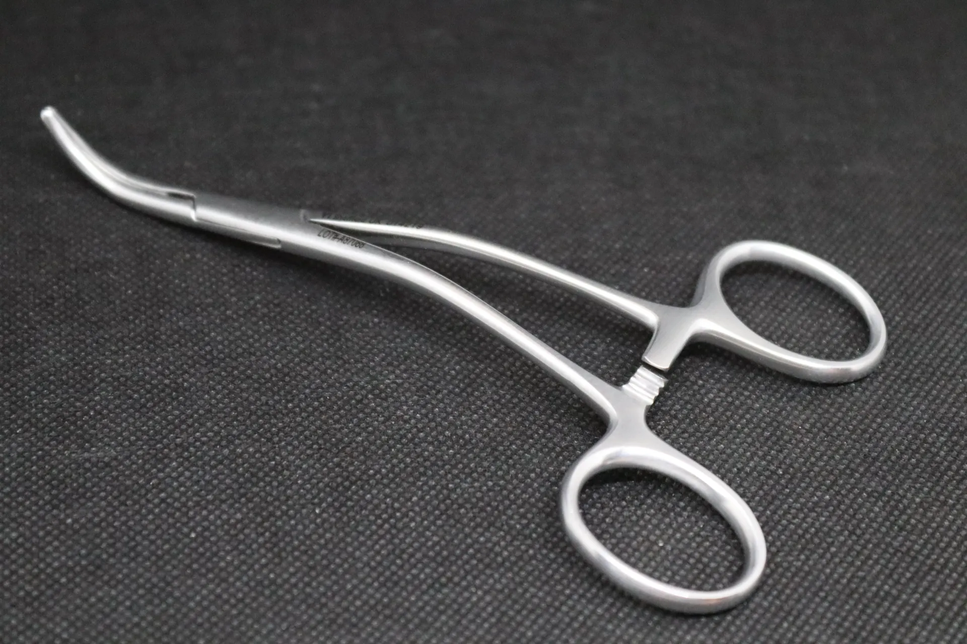 [128615] Pince chirurgicale ophtalmo Aesculap 135 mm pour énucléation de l'oeil qualité supér. inox