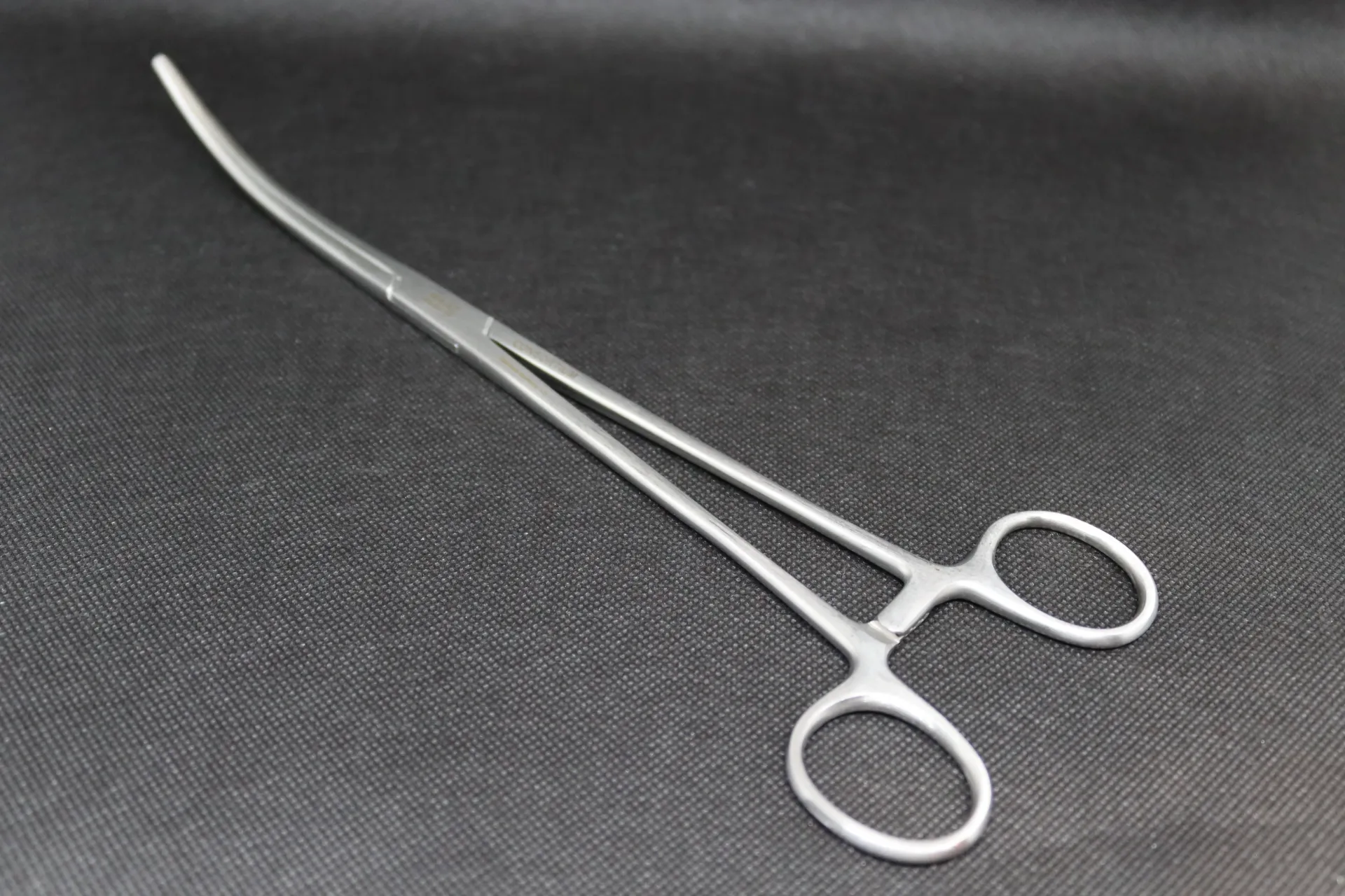 [2230] Pince chirurgicale vaginale courbe Erbrich grand modèle 26 cm inox