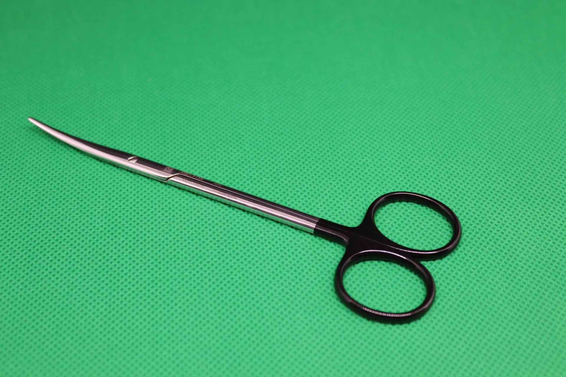 Paire de ciseaux chirurgicaux courbe Metzenbaum supercut Aesculap auto-aiguisant 145 mm inox